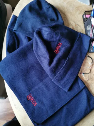 Gorro y bufanda de nieve azul