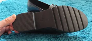 Mocasines negros charol con flecos