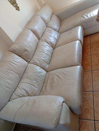 Sofá de piel beige fondo 1 m, largo cherlon 1.48