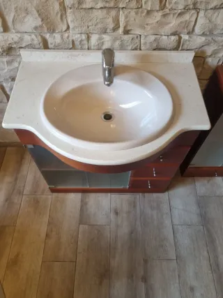 Mueble de baño lavabo y armario auxiliar