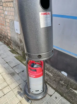 Estufa seta gas metal gris y bombona muy poco huso