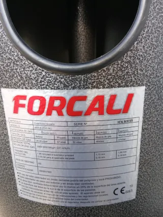 Estufa seta gas metal gris y bombona muy poco huso