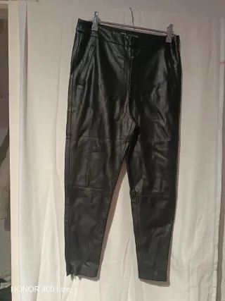 Pantalón de cuero ZARA Talla M