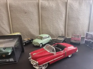 Coches de colección de distintas escalas