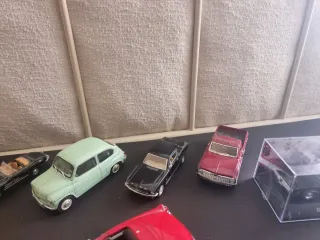Coches de colección de distintas escalas