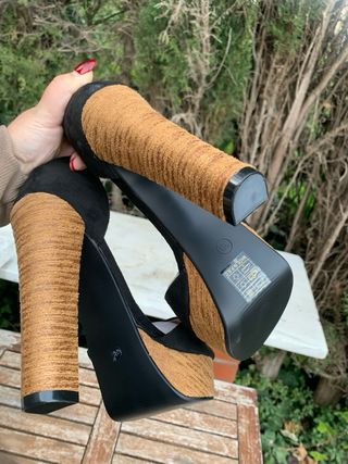 Zapatos negros de tacon