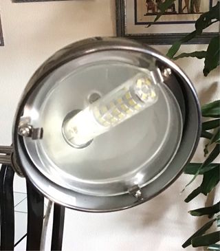 Lámpara de lectura LED  en alumino.