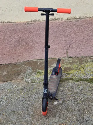 Patinete Oxelo 2 ruedas azul marino y naranja