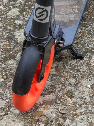 Patinete Oxelo 2 ruedas azul marino y naranja