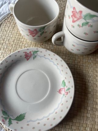 Tazas y platillos vintage florales