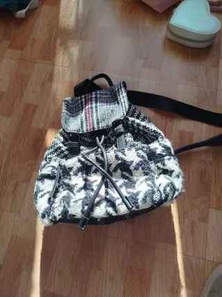 Mochila Parfois cuadros blanco y negro