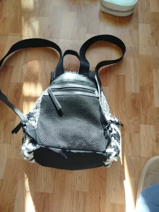 Mochila Parfois cuadros blanco y negro