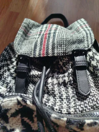 Mochila Parfois cuadros blanco y negro