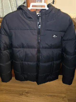 Chaqueta plumífero negra Tenth