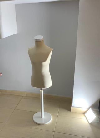 Maniquí infantil beige