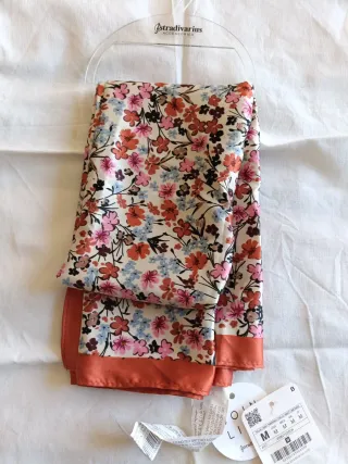 Pañuelo Stradivarius floral naranja
