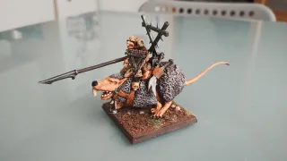 Warlord Skaven montado en rata gigante