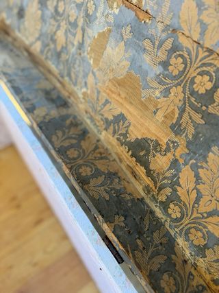 Baúl antiguo de madera y metal