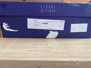 Botín Stuart Weitzman abierto