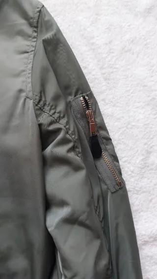 Chaqueta bomber verde militar