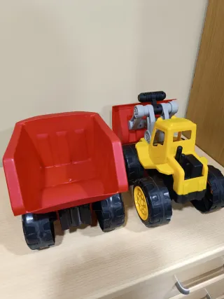 Camión y excavadora de juguete
