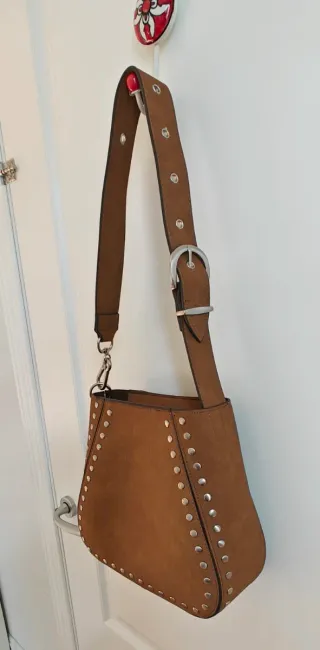 Bolso Parfois marrón tachuelas