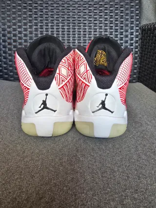 Nike Jordan Rojas y Blancas Talla 42