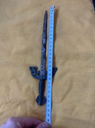 Daga antigua decorada