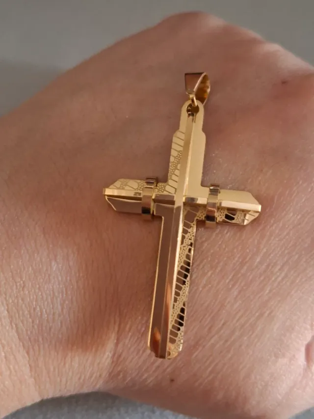 Colgante Cruz Maciza Chapado Oro 18k. Preciosa!.