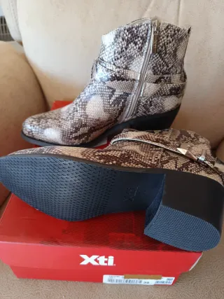 Botines de mujer con estampado de serpiente