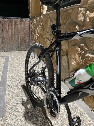 Bicicleta de Montaña Negra y Azul