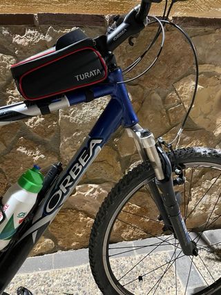 Bicicleta de Montaña Negra y Azul