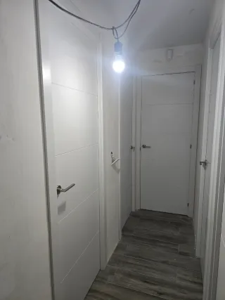 Carpintero de madera y aluminio