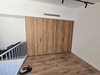 Carpintero de madera y aluminio