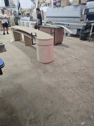 Carpintero de madera y aluminio