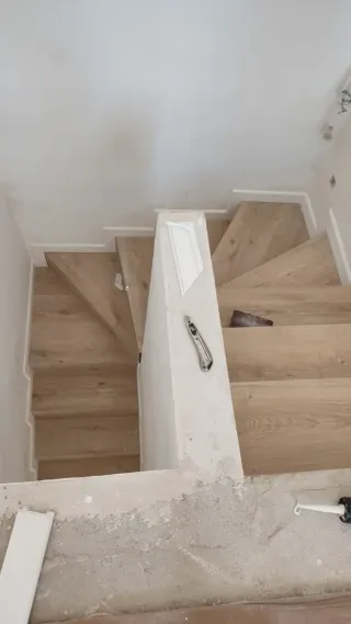 Carpintero de madera y aluminio