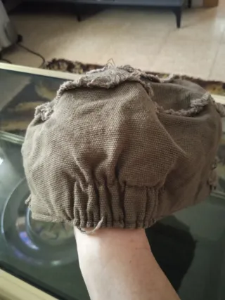 Gorra verde militar desgastada