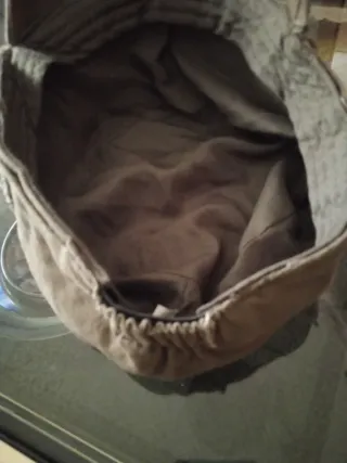 Gorra verde militar desgastada