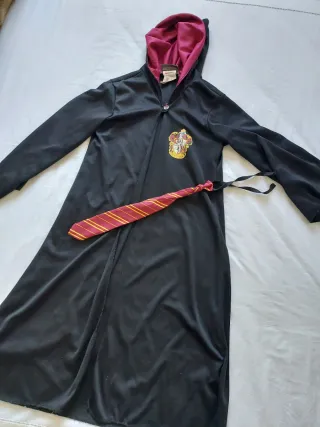 Capa y Corbata Gryffindor Harry Potter. 86cm largo