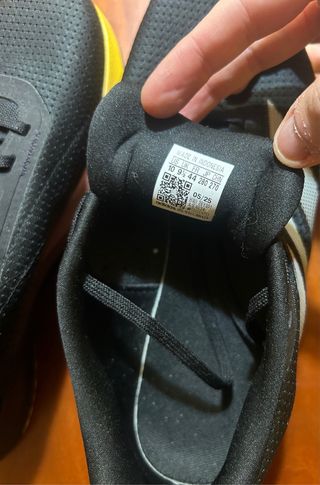 Zapatillas Adidas Negras y Amarillas