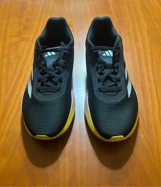 Zapatillas Adidas Negras y Amarillas