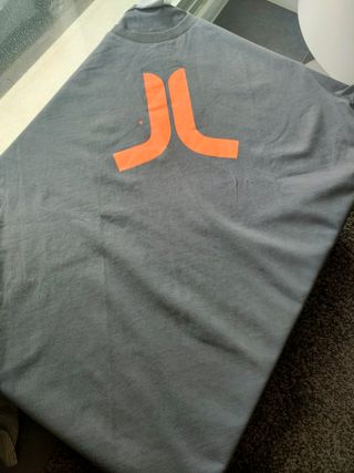 Camiseta Wesc gris logo naranja
