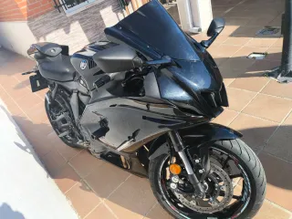 Yamaha R7 Negra