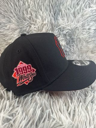 Gorra New Era NY Yankees 9Forty Negra Roja