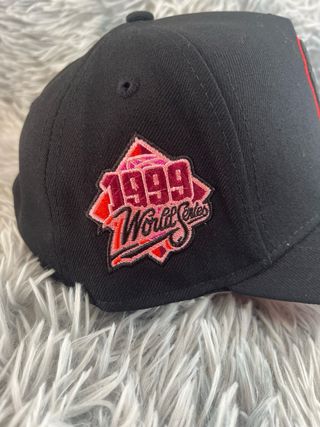 Gorra New Era NY Yankees 9Forty Negra Roja