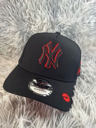 Gorra New Era NY Yankees 9Forty Negra Roja