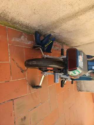 Moto niño Repsol Honda NSR antigua. No se si funci