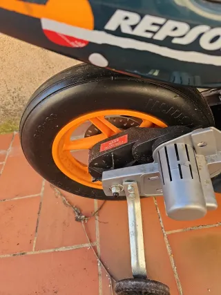 Moto niño Repsol Honda NSR antigua. No se si funci