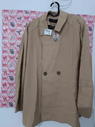 Gabardina corta beige talla S