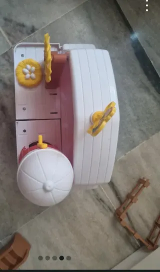 Granero de plástico con sonido